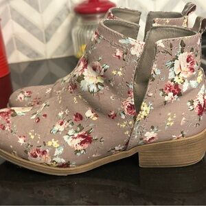 Journey Collection Roone Ankle Boots. Size 9. EUC.